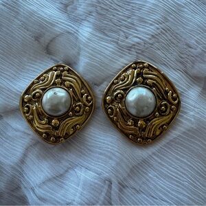 Vintage Chanel clip on earrings
